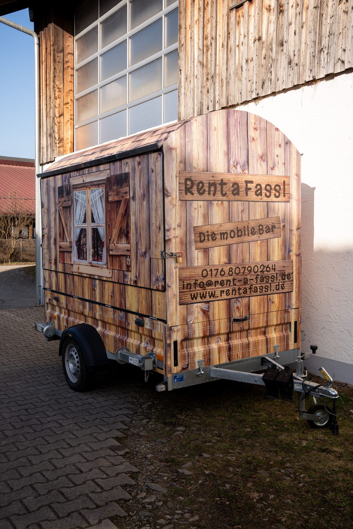 Mobile Bar geschlossen Frontansicht