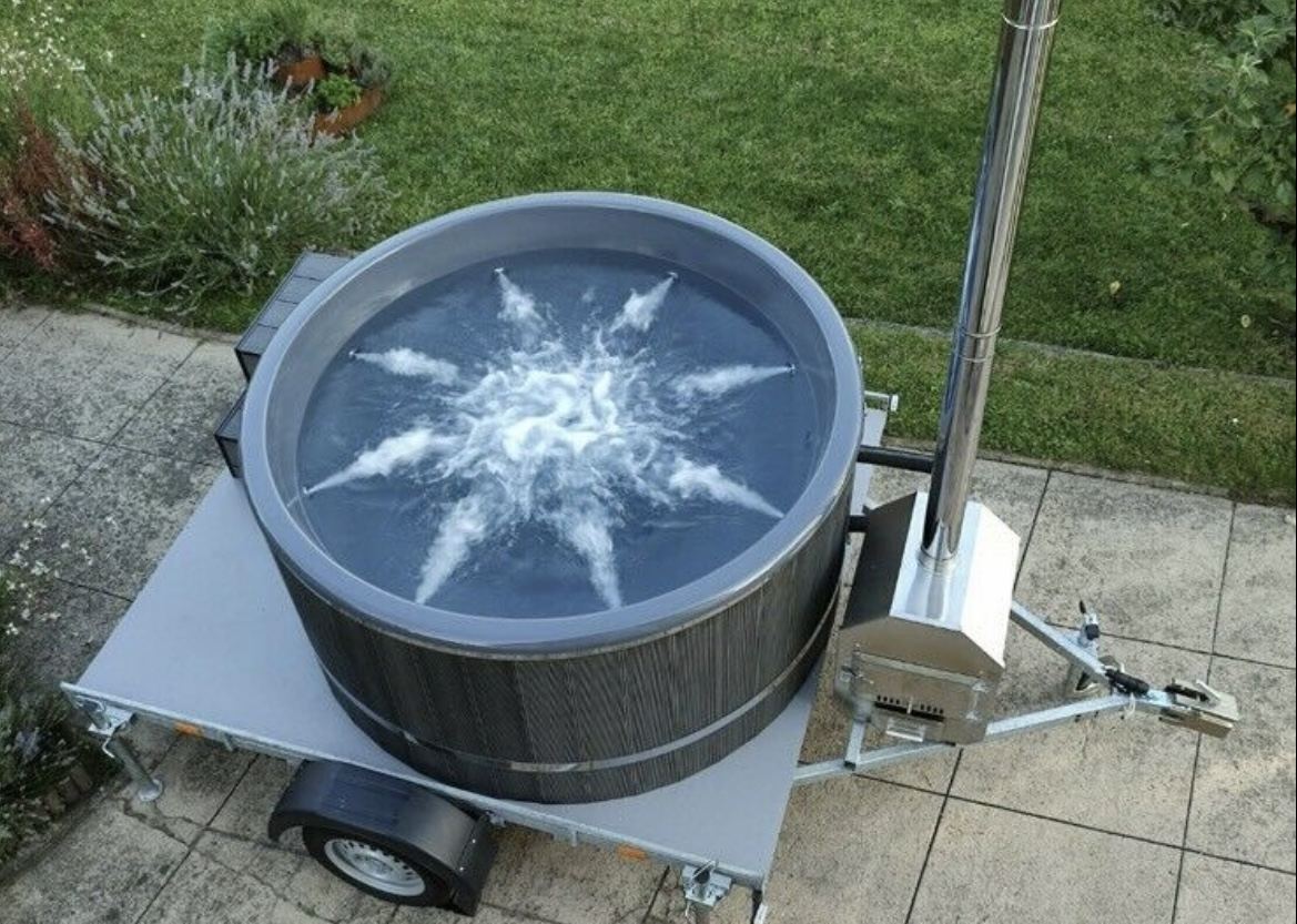 Hot Tub von oben mit laufenden Hydro-Jets